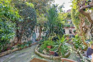 Édifice à Sarrià. Finca en venta en el barrio de sarria