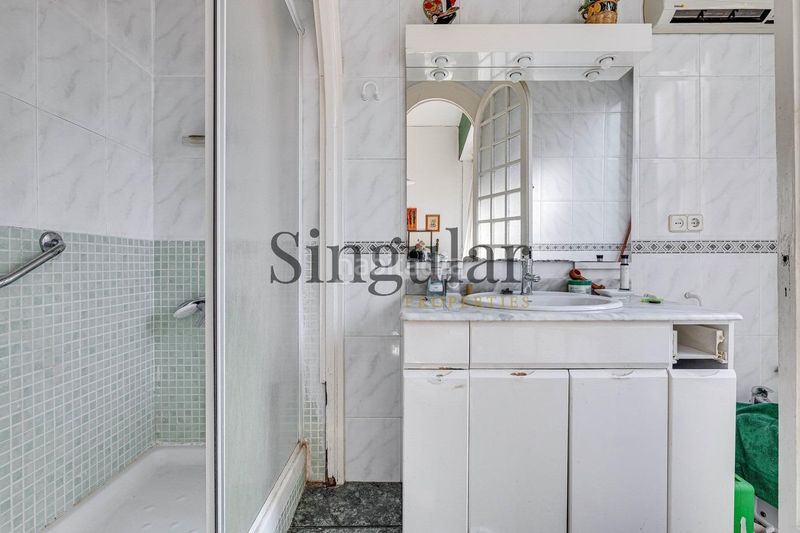 Foto f6b408e6-c0e0-4e97-85ec-7b26c56a879b. Edifici a Sarrià Barcelona