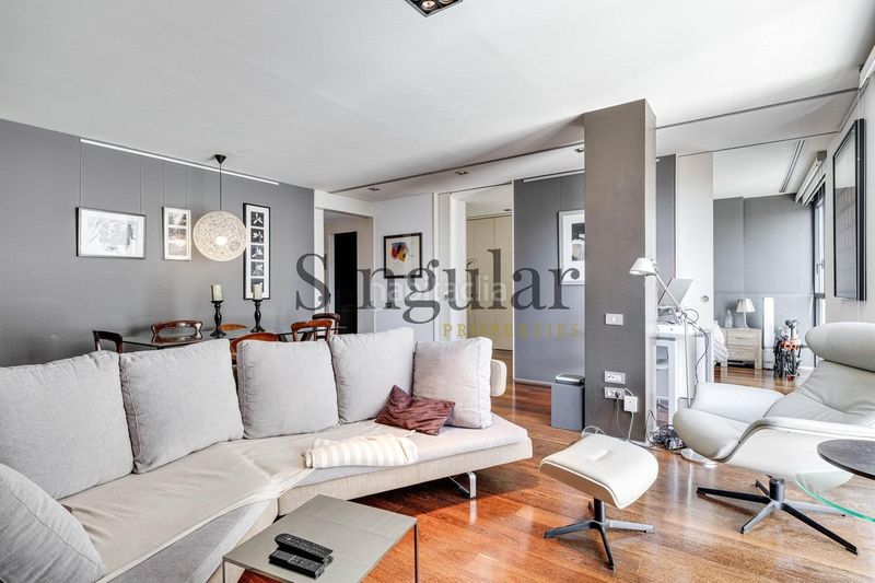 Foto 0393a9fd-14c2-4050-a2b4-975c16261ea1. Piso luminoso piso junto a la pedrera en Dreta de l´Eixample Barcelona