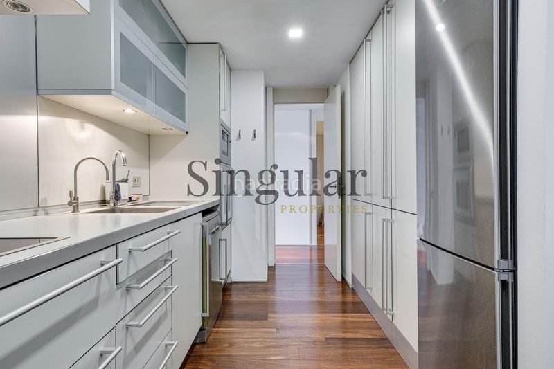 Foto cecb648c-f286-4389-b0fa-539d27dddd93. Piso luminoso piso junto a la pedrera en Dreta de l´Eixample Barcelona