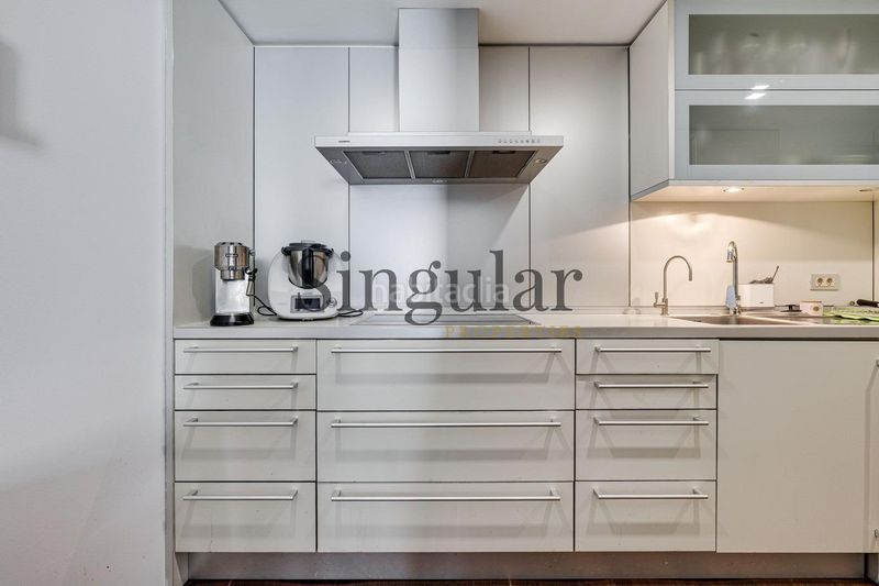 Foto f1b9909d-5159-4aaf-98ff-10d35a27fbb1. Piso luminoso piso junto a la pedrera en Dreta de l´Eixample Barcelona