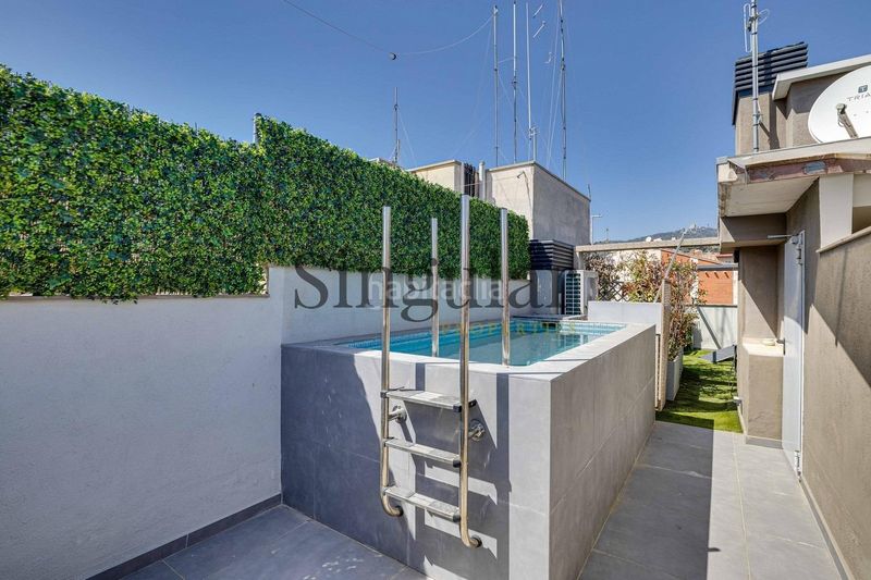 Foto 15fc9699-646e-4b26-adb1-80ced32d25c5. Àtic amb calefacció aparcament piscina a Putget - Farró Barcelona