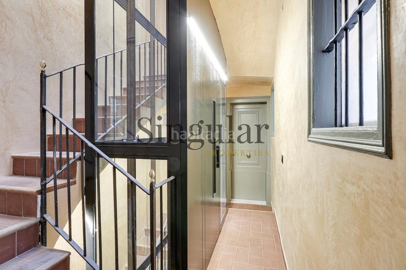 Foto a6edb6b4-2cdb-4be3-b2eb-b5b1876e247a. Àtic a Raval Barcelona