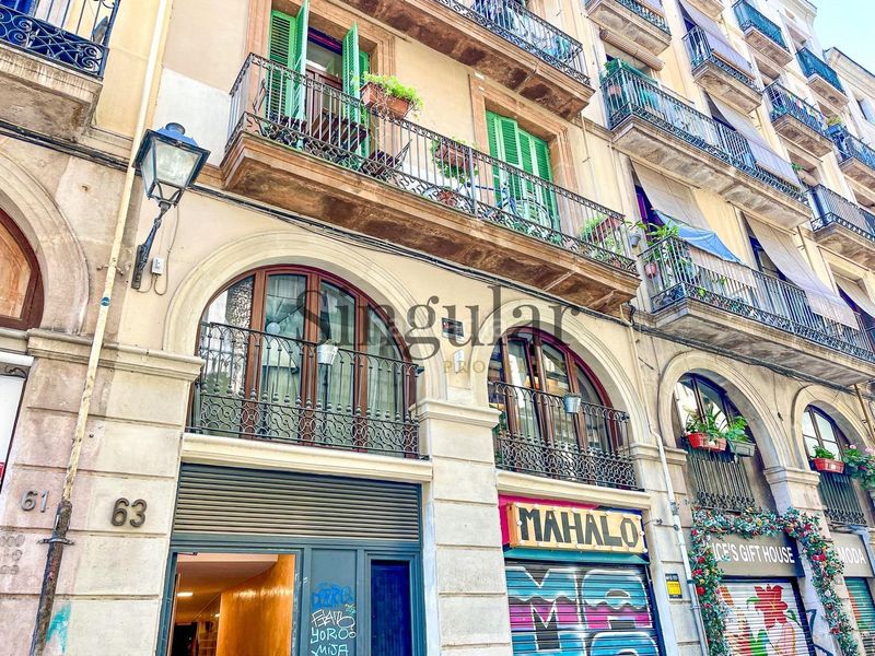 Foto ae5f23f7-7190-4913-ac1e-f6ba9dc9156c. Àtic a Raval Barcelona