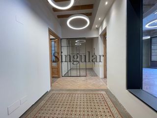 Miete Büro in St. Pere - Sta. Caterina - El Born. Oficina singular luz, amplitud y vistas excepcionales en paseo i