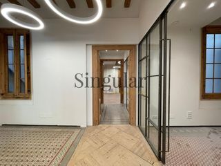 Rent Office space in St. Pere - Sta. Caterina - El Born. Oficina singular luz, amplitud y vistas excepcionales en paseo i
