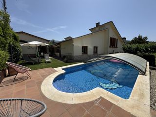 Chalet  Joan maragall. Chalet en venta en aiguafreda  con piscina