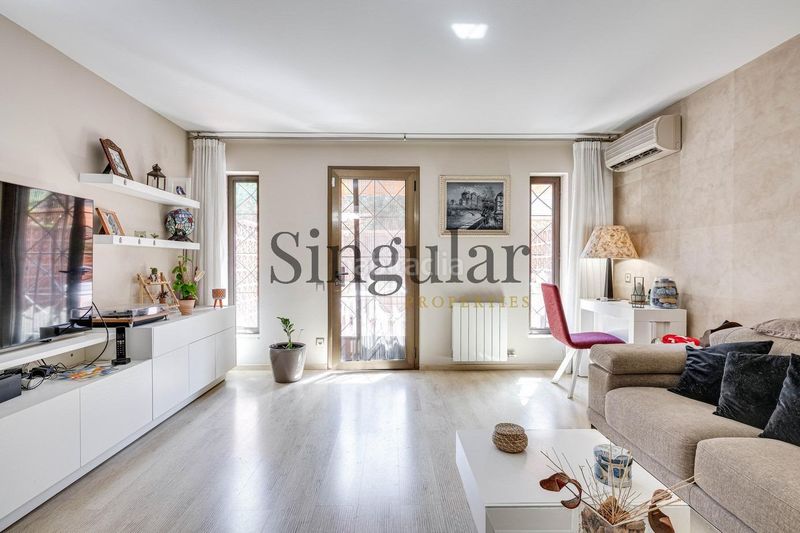 Foto 90f42fa2-3def-4895-8203-de61b0a4314c. Casa adossada amb calefacció aparcament a La Font d´en Fargues Barcelona