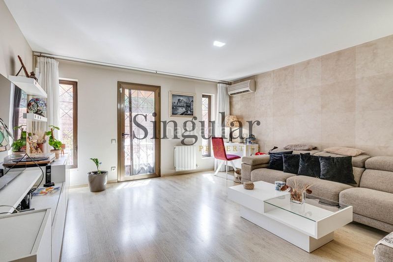 Foto bd55abee-4c25-4b5e-ae24-9440d0cd2155. Casa adossada amb calefacció aparcament a La Font d´en Fargues Barcelona