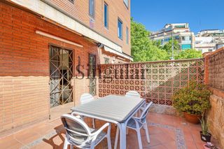 Semi detached house in La Font d´en Fargues. Casa familiar adosada con terrazas y parking
