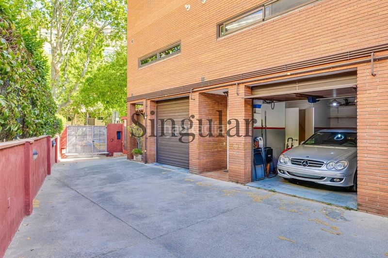Foto ccdf8e99-40c9-46b9-bacb-83189339a991. Casa adossada amb calefacció aparcament a La Font d´en Fargues Barcelona