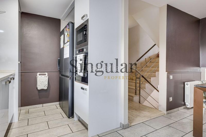 Foto d0f9de7b-6c46-461a-b5a5-499cccbfdb74. Casa adossada amb calefacció aparcament a La Font d´en Fargues Barcelona