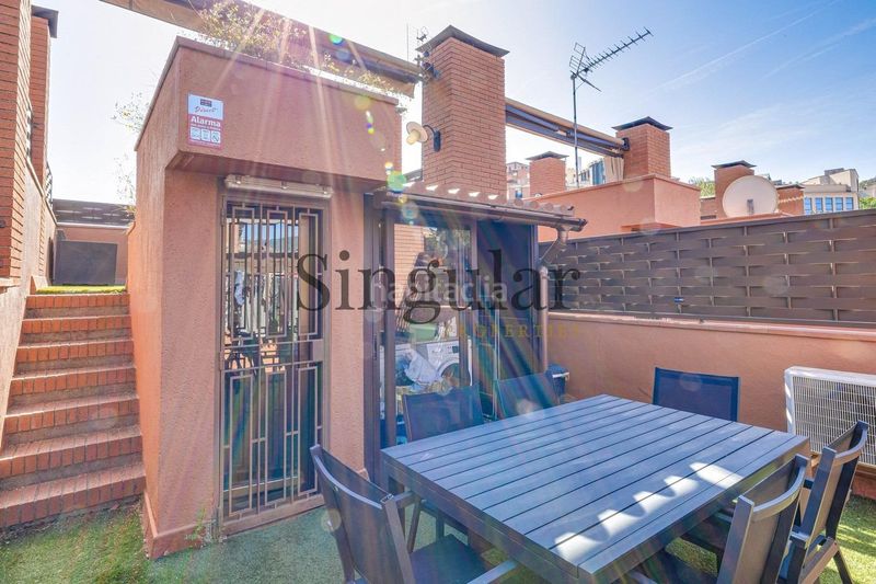 Foto dcccf87b-a82c-48f5-bccf-48298fdaf021. Casa adossada amb calefacció aparcament a La Font d´en Fargues Barcelona