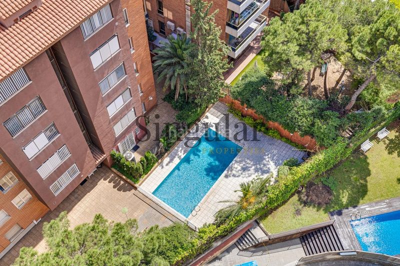 Foto cbb56883-bfa4-4182-b923-bf9c1557036c. Àtic amb calefacció aparcament piscina a Sant Gervasi - Galvany Barcelona