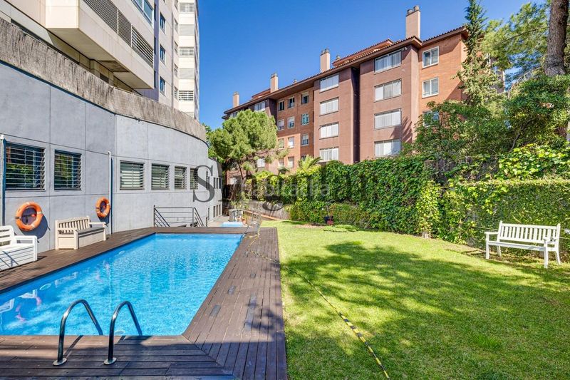 Foto ffd1499f-6427-483a-b853-379ccc96fd70. Àtic amb calefacció aparcament piscina a Sant Gervasi - Galvany Barcelona
