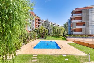 Etagenwohnung in Turó de Can Mates. Tu oasis privado en sant cugat 115 m2 de terraza y piscina comun