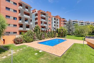 Pis a Turó de Can Mates. Tu oasis privado en sant cugat 115 m2 de terraza y piscina comun