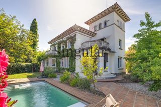 Casa in Arxiu. Villa modernista exclusiva con torre�n hist�rico, piscina y vist