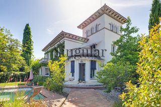 Casa a Arxiu. Villa modernista exclusiva con torreón histórico, piscina y vist