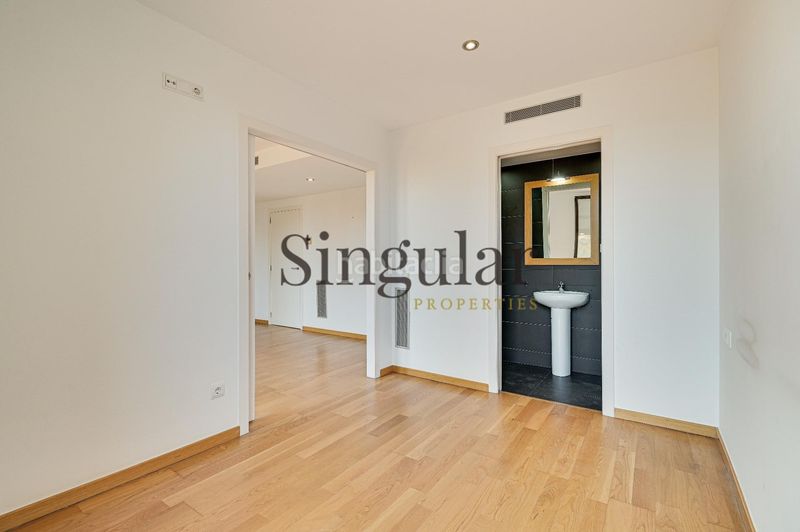 Foto 89b56bb6-86bc-4bb6-8855-d35cdd76e7b2. Piso magnífica 4º planta en aribau junto paseo gracia en Barcelona