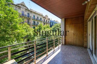 Pis a L�Antiga Esquerra de l�Eixample. Vivienda con alma en pleno quadrat dor con parking incluido
