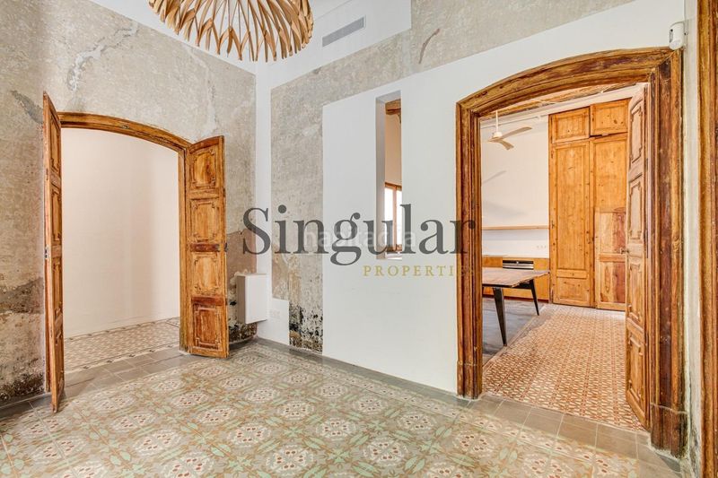 Foto e8159bfd-96d2-4e92-a834-bd610e2911e0. Piso planta principal en edificio catalogado en Gòtic Barcelona