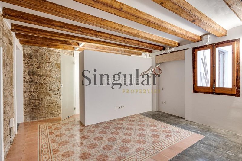 Foto be659df7-7f73-405f-9d5e-83729f43f995. Dúplex  con carácter en el corazón del barrio gótico en Barcelona