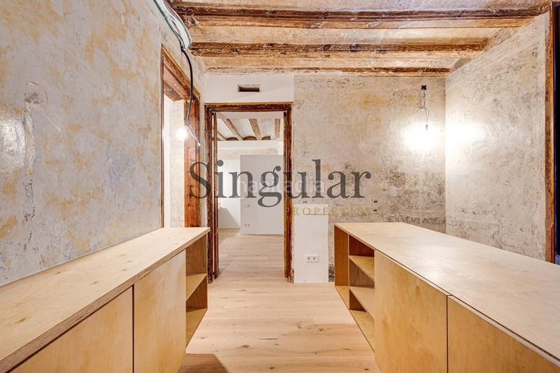 Foto c0297eaa-9735-4ba4-b589-24fa8c54a58e. Dúplex  con carácter en el corazón del barrio gótico en Barcelona
