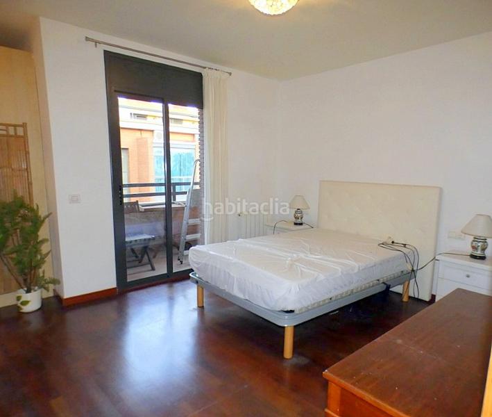 Foto 08b9f07c-22e3-461b-b6cd-a61680b0f2e5. Alquiler piso - duplex con terraza - 3 dormitorios - estacion tren en Castelldefels