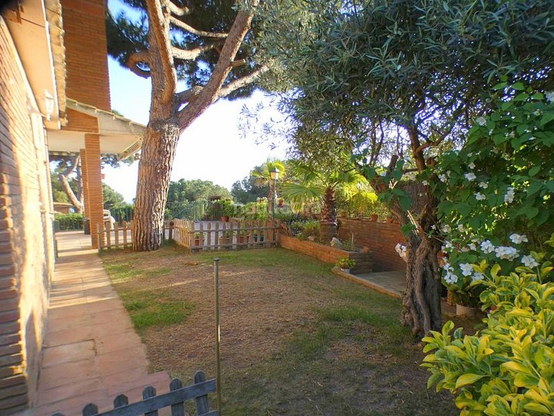 Foto 2583a0c1-23a9-4dad-93f1-fff06439d6dd. Casa amb calefacció aparcament piscina a Premià de Dalt