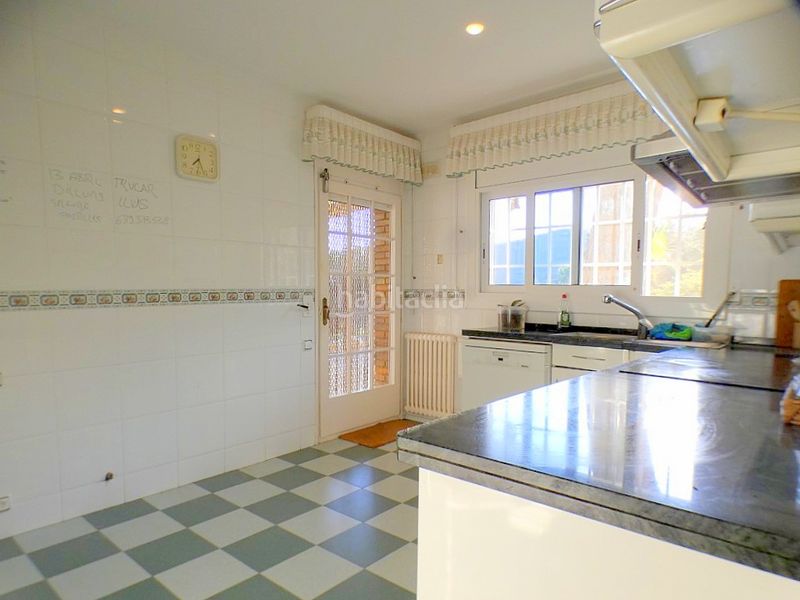 Foto d0fe3dc5-597d-4dee-803f-a77f17a6a24c. Casa amb calefacció aparcament piscina a Premià de Dalt