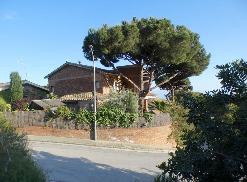 Foto f9c5876e-9d9f-497f-9de8-ddcb2cdf8e16. Casa amb calefacció aparcament piscina a Premià de Dalt