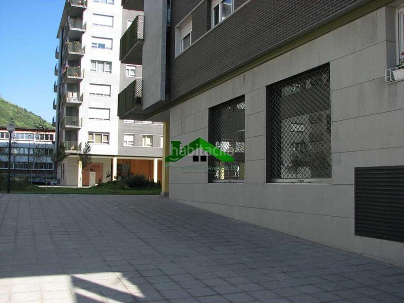 Foto 5448fc9d-a61a-4d64-83a9-1f05e179b170. Alquiler local comercial local en plaza elorrieta en Bilbao