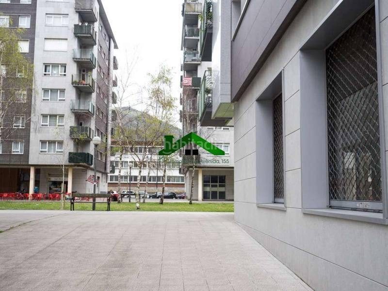 Foto dc032637-354d-463c-8a20-83c40ffb158f. Alquiler local comercial local en plaza elorrieta en Bilbao