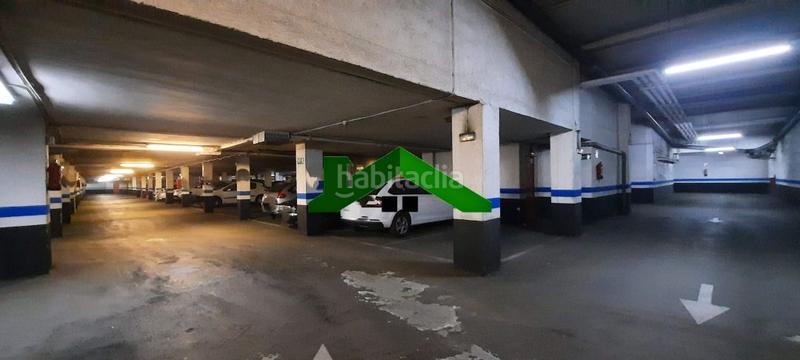 Foto ebc0eb24-bf8b-4cc1-9950-5d573936b0c3. Parking voiture dans Ibarrekolanda Bilbao