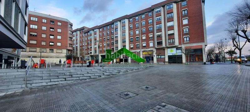 Foto 74997e8a-bda8-4779-bbd6-b6bffad99544. Parking voiture dans Ibarrekolanda Bilbao