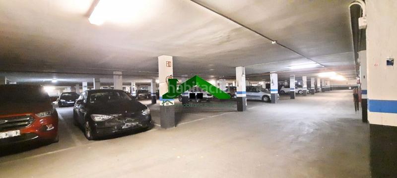 Foto 77b9b8fd-9258-40f7-b853-3cf5175e4d71. Parking voiture dans Ibarrekolanda Bilbao