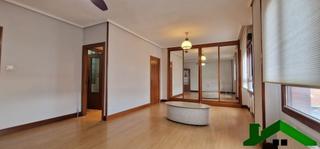 Etagenwohnung  Santutxu kalea. Piso exterior en santutxubasarrate