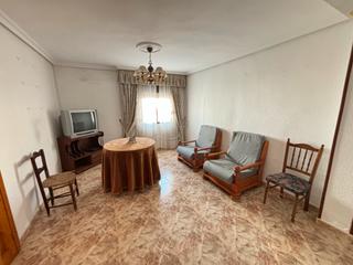 Casa adossada a Andújar. Casa en barrio montañés