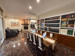 Casa adossada a Andújar. Casa en perfecto estado