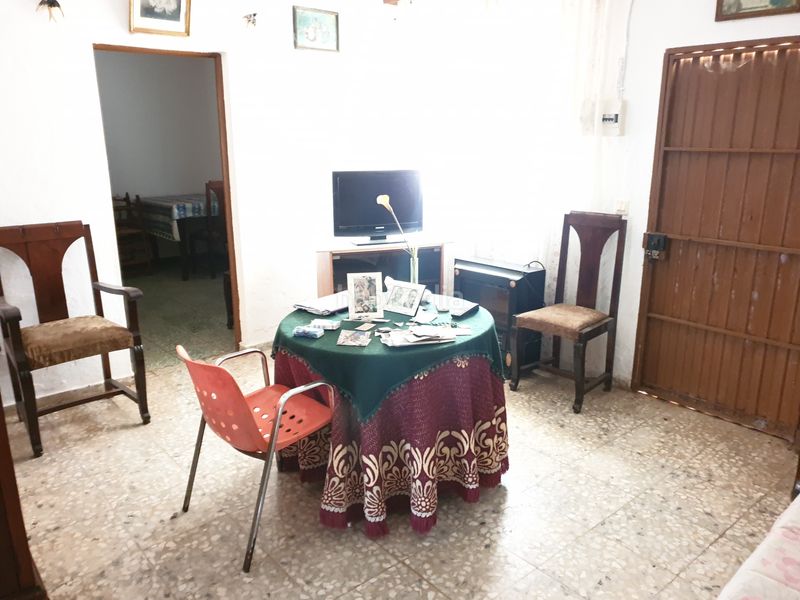 Foto dfa6a4be-fb8c-4719-9acd-415651bc3448. Country house in a-4 319 in Andújar