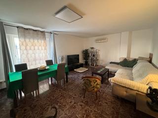 Casa adossada a Andújar. Casa dúplex en zona santa úrsula