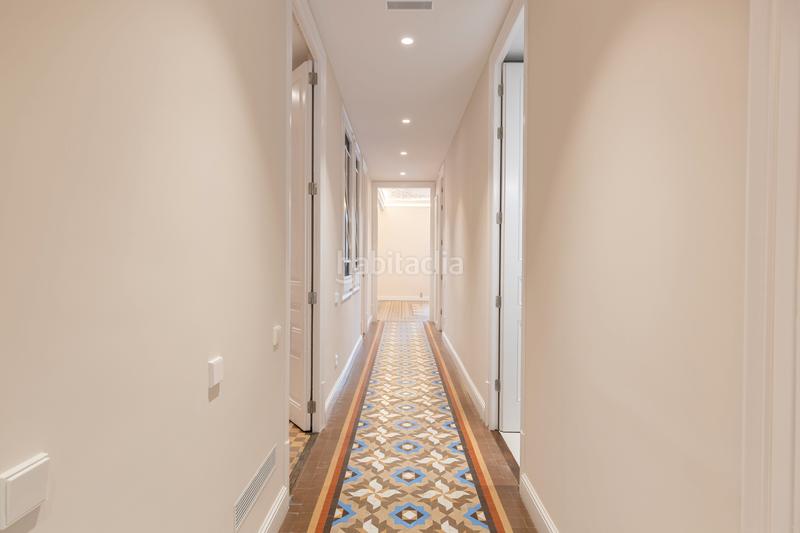 Foto cadf7ea4-13e0-4cc8-8895-0154c656ef29. Alquiler piso en carrer de valència 293 piso reformado 200m2 en carrer valencia, 5hab, 3 bñ. en Barcelona