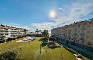 Piso  Carrer de rafael casanova. Piso 94 m2, 3hab, 2bñ, piscina comunitaria, 1era linea mar cubel