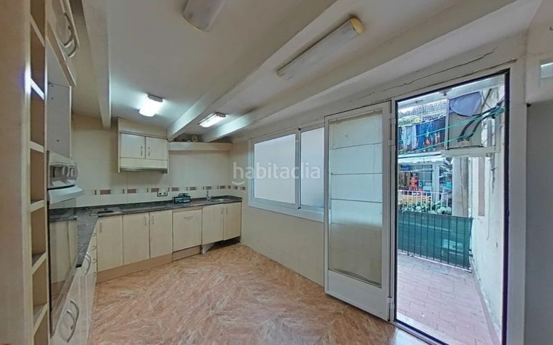 Foto a9958e6d-3193-4c2f-a698-ccb2e1971366. Pis a Raval Barcelona