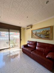 Pis  Carrer josep pi�ol. Piso en josep pinyol de 101m2, 4 habitaciones, 1 b� y 1 aseo.