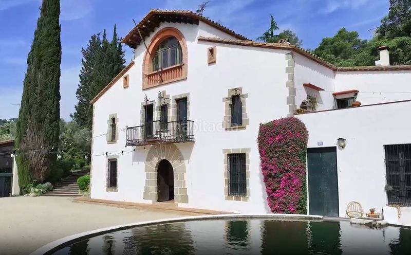 Foto 1625462c-bb86-45fd-804e-9b43c392254f. Masia amb xemeneia aparcament a Urbanitzacions Argentona