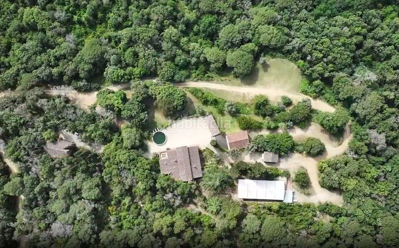 Foto 1e65ba09-c55c-4692-b2ee-9846181d3af7. Masia amb xemeneia aparcament a Urbanitzacions Argentona