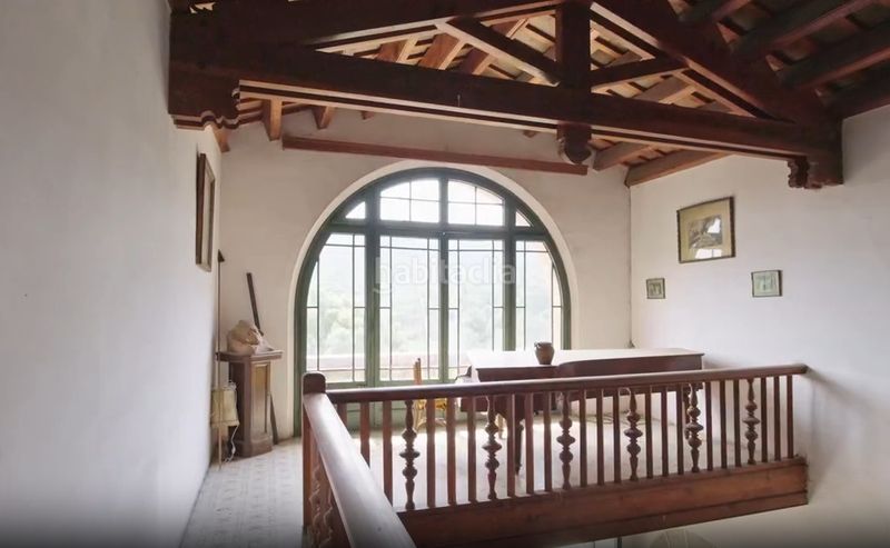 Foto 66149442-cc25-4786-a2c0-93d5e2b02f9c. Masia amb xemeneia aparcament a Urbanitzacions Argentona