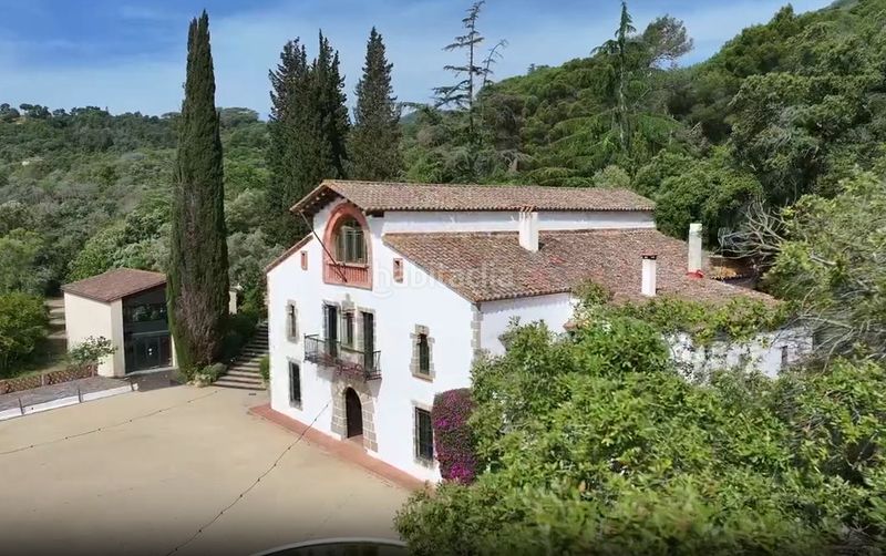 Foto 85c6f723-43c1-4f6d-8dc3-9e365c8f5ee0. Masia amb xemeneia aparcament a Urbanitzacions Argentona